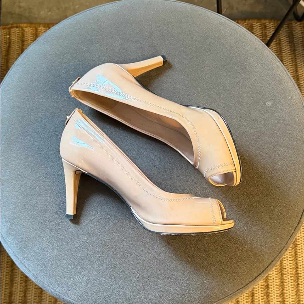 Stuart Weitzman Nude Patent Leather Peep Toe Womens 6.5 Heels Classic Preppy - Picture 6 of 11